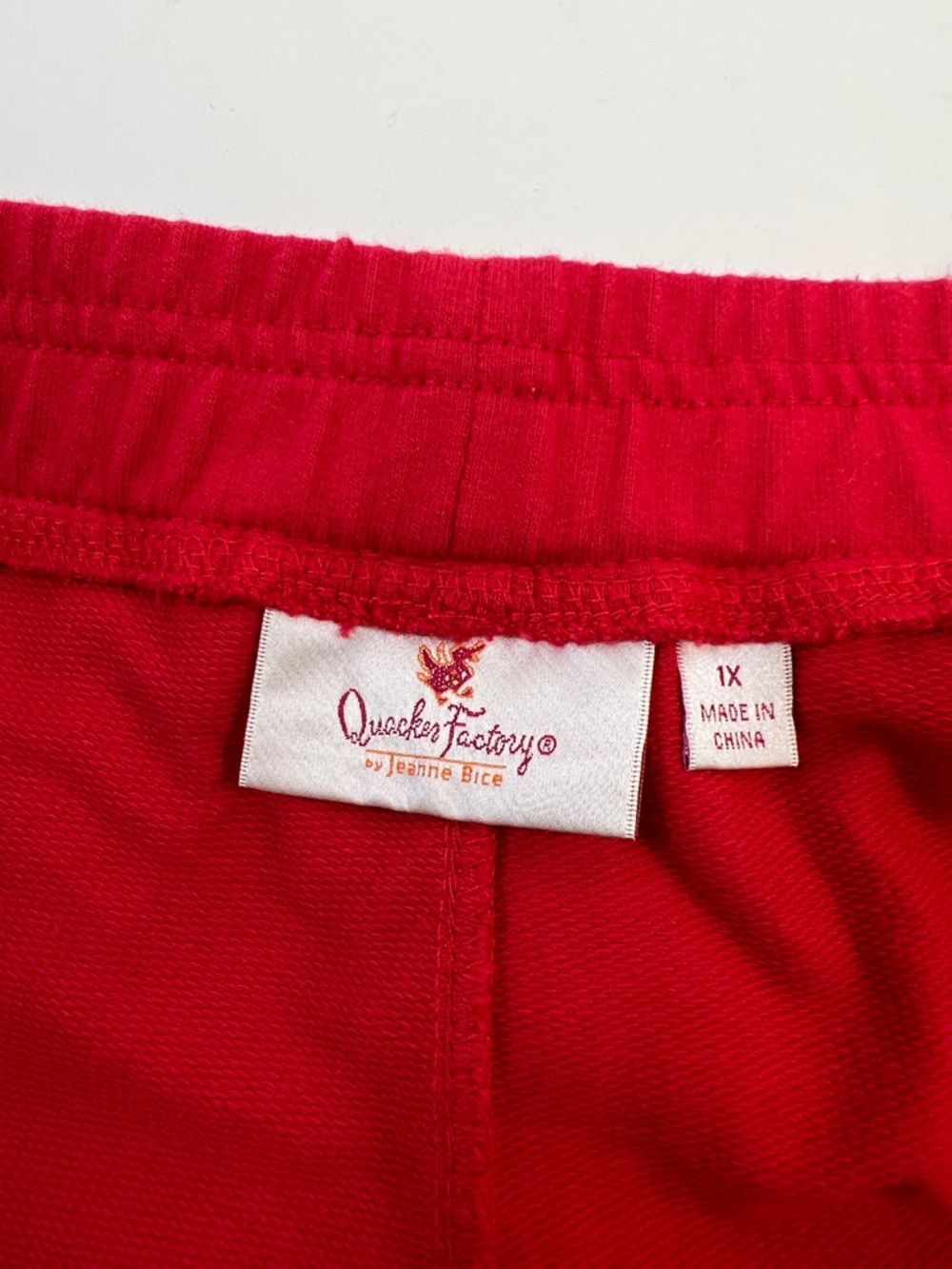 Quacker Factory Red Elastic Waist Capris with Gold Anchor Sparkly Accents - 1X - Picture 2 of 16
